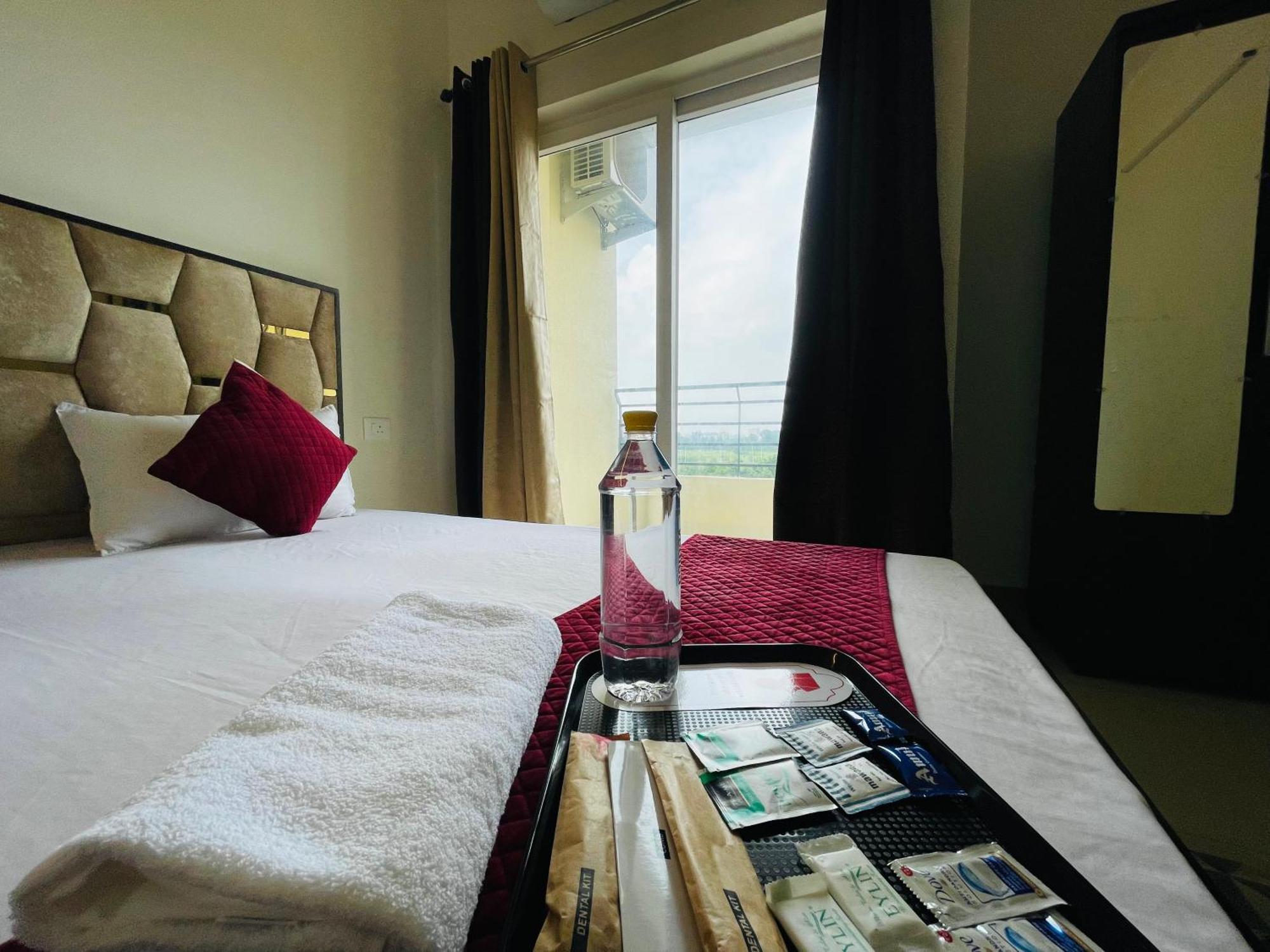 Atulyam Stays Sushant Golf City Лакхнау Экстерьер фото
