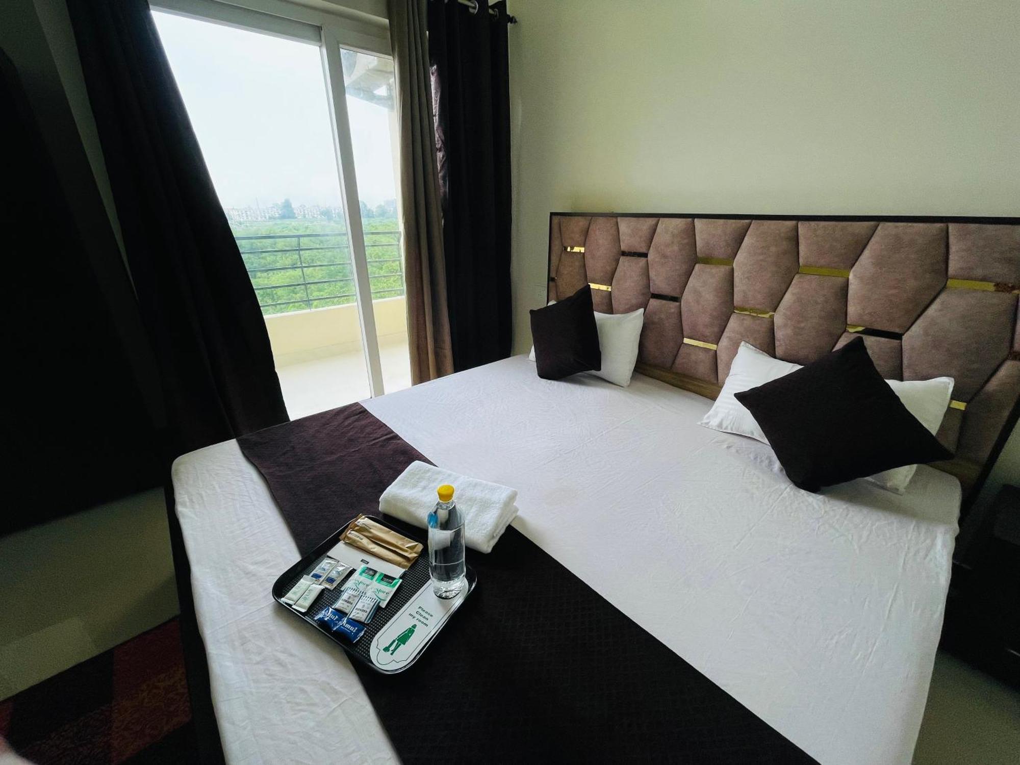 Atulyam Stays Sushant Golf City Лакхнау Экстерьер фото